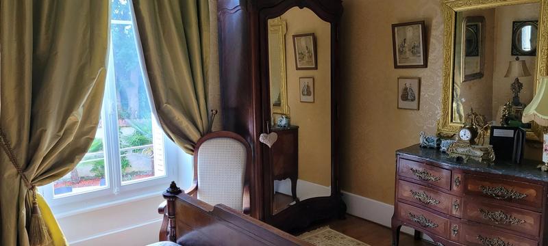 Propriété - 221 m² - 9 pièces