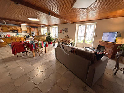 Maison - 229 m² - 9 pièces