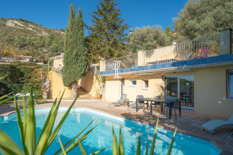 Maison - 284 m² - 12 pièces