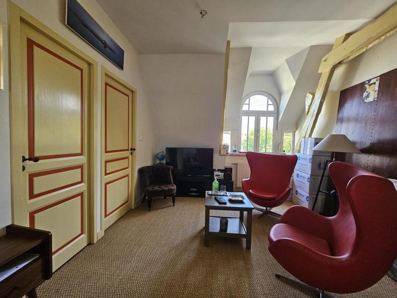 Maison - 210 m² - 8 pièces