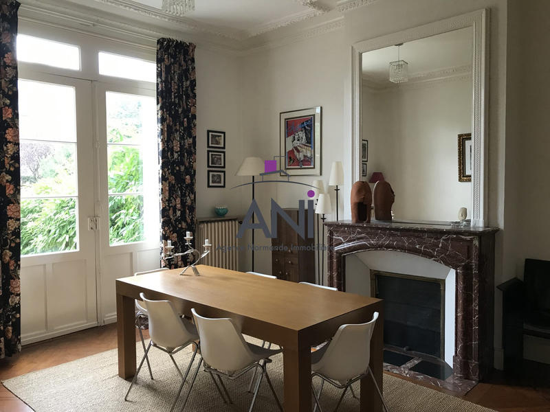 Maison - 303 m² - 12 pièces