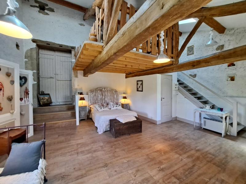 Maison - 285 m² - 6 pièces