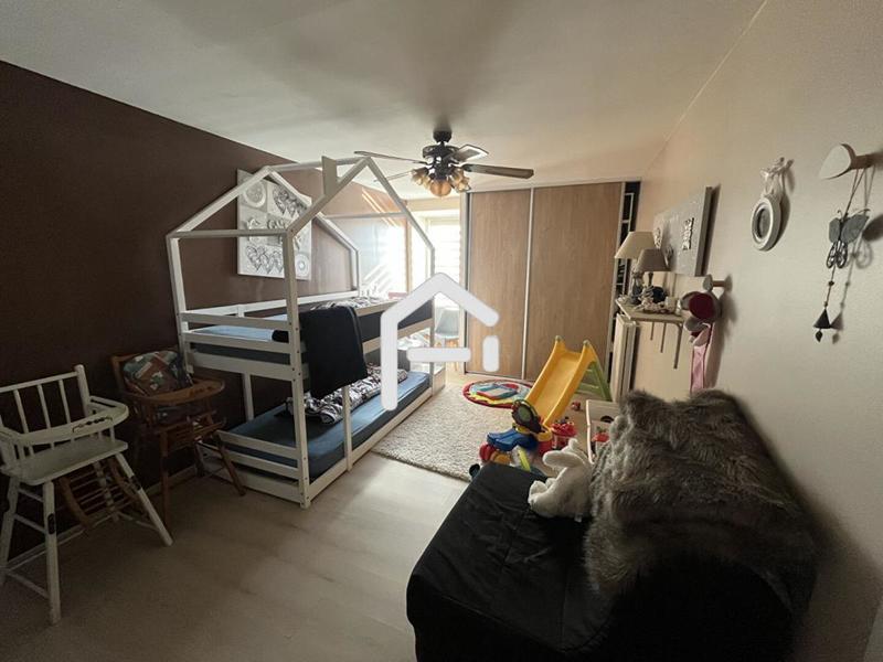 Maison - 2 150 m² - 7 pièces