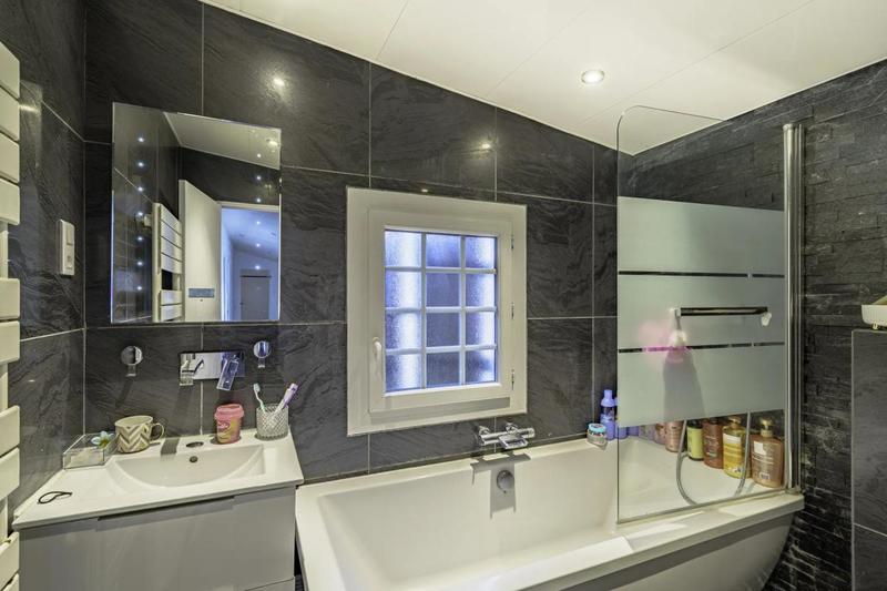 Demeure - 340 m² - 11 pièces