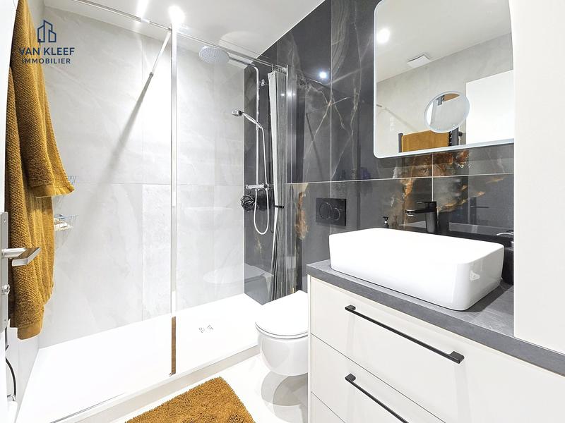 Villa - 258 m² - 9 pièces