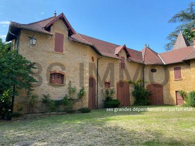 Propriété - 526 m² - 15 pièces