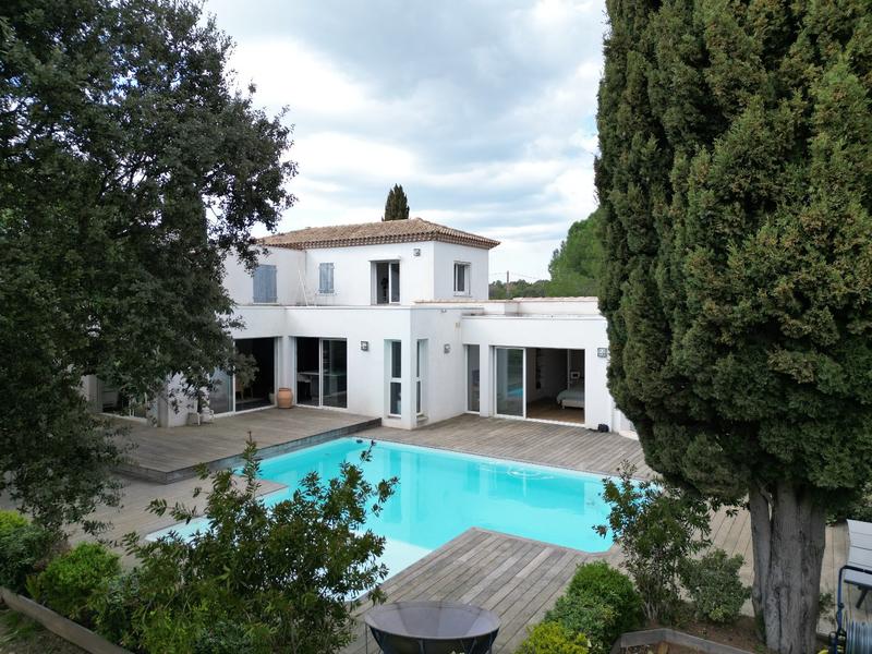 Maison - 250 m² - 6 pièces