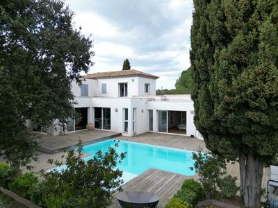 Maison - 250 m² - 6 pièces