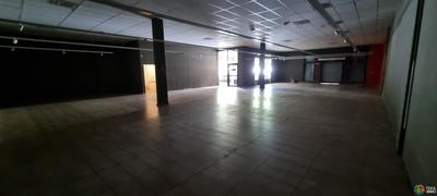 Local commercial - 360 m² - 1 pièce