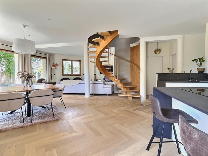 Villa - 200 m² - 7 pièces