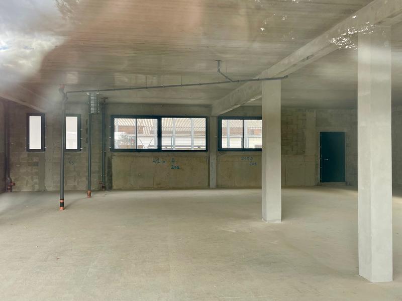 Local commercial - 306 m² - 1 pièce