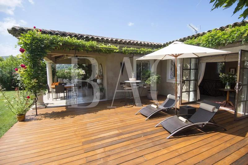 Villa - 402 m² - 12 pièces