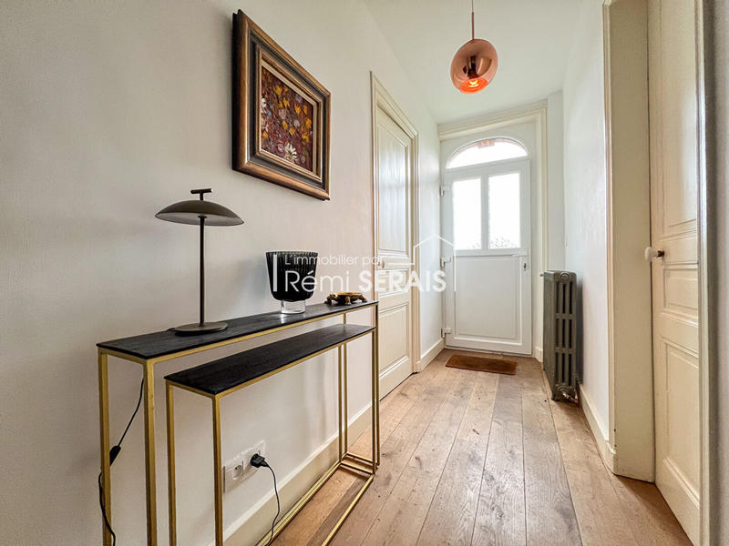 Maison - 202 m² - 9 pièces