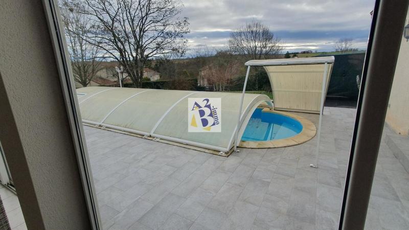 Maison - 260 m² - 9 pièces