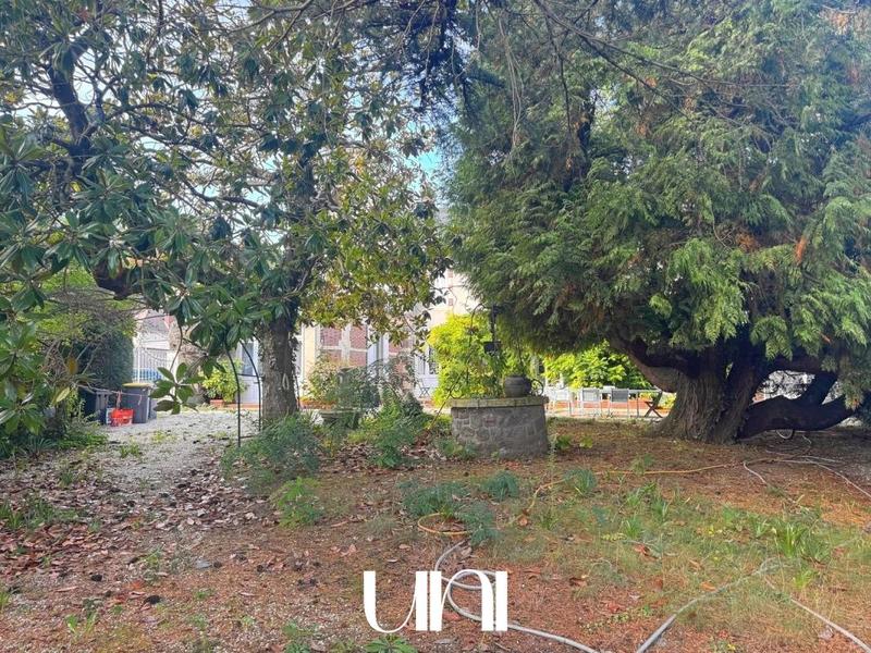 Maison - 280 m² - 11 pièces