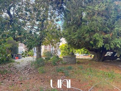 Maison - 280 m² - 11 pièces