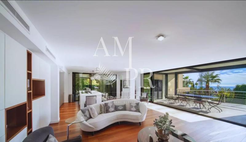 Villa - 230 m² - 8 pièces