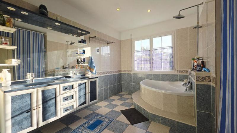 Maison - 165 m² - 6 pièces