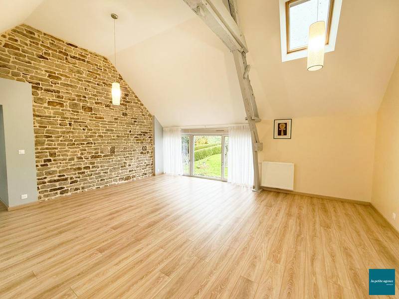 Maison - 250 m² - 8 pièces