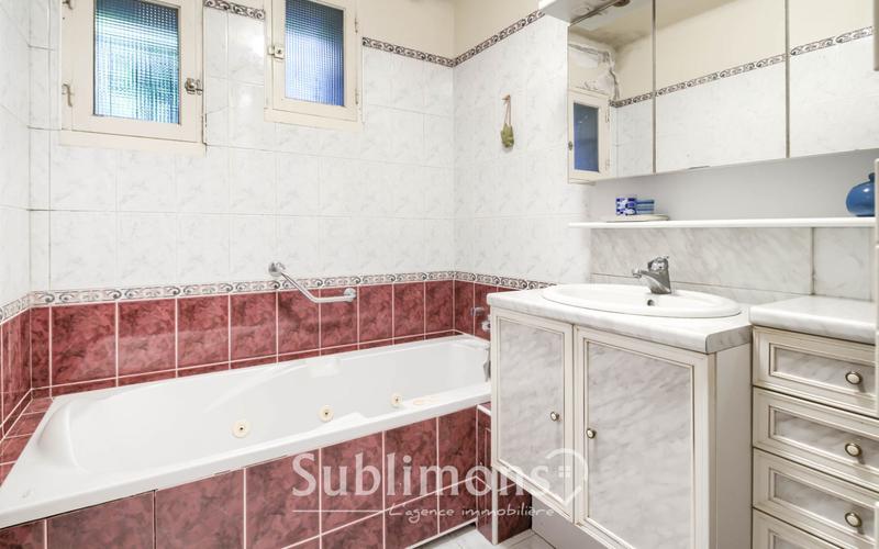 Maison - 184 m² - 8 pièces