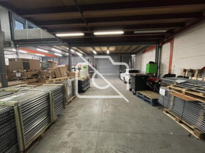 Entrepôt - 887 m²