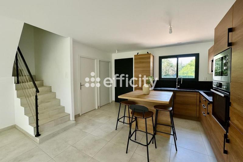 Maison - 97 m² - 4 pièces