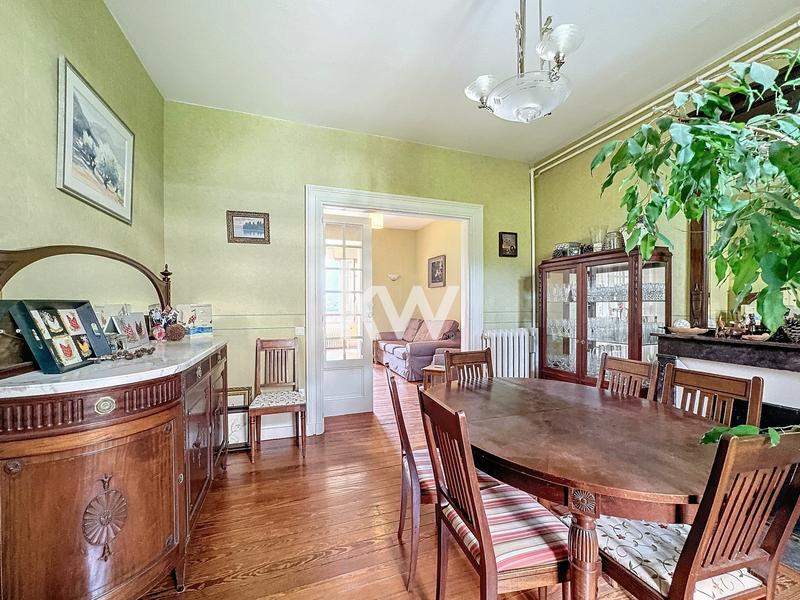 Maison - 250 m² - 10 pièces