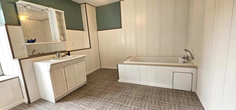 Maison - 240 m² - 6 pièces