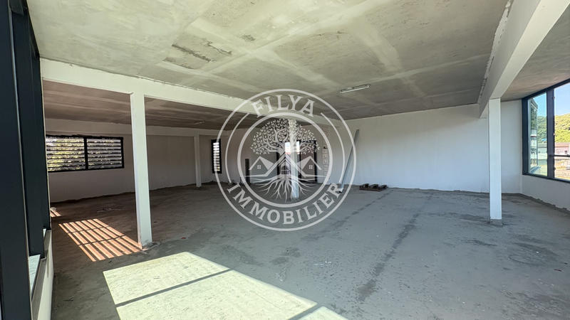 Local commercial - 117 m² - 1 pièce