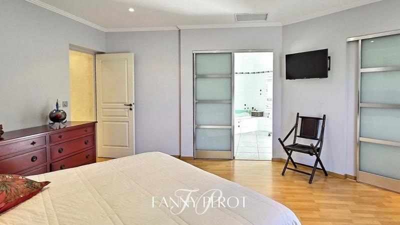 Villa - 194 m² - 6 pièces