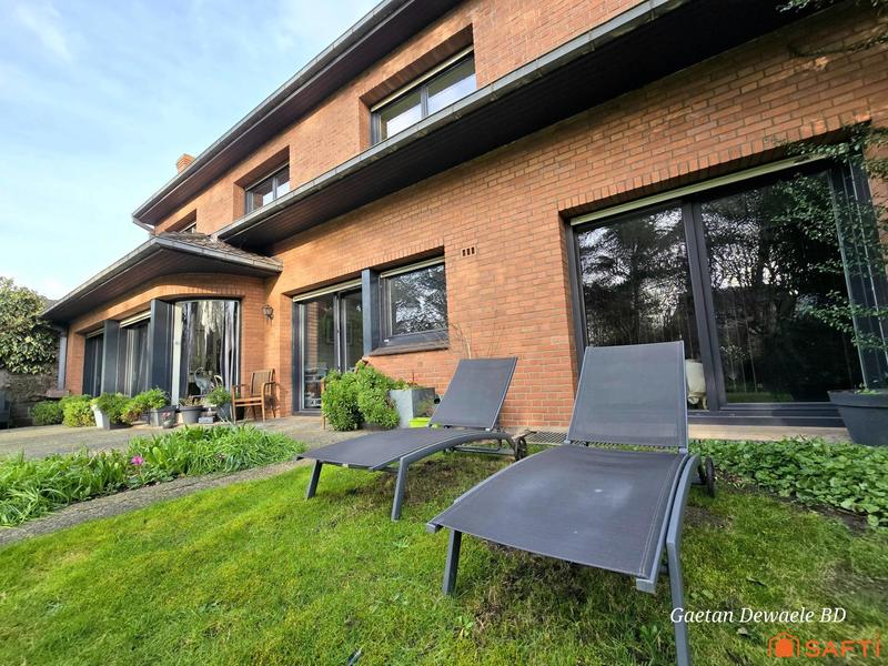 Maison - 243 m² - 10 pièces