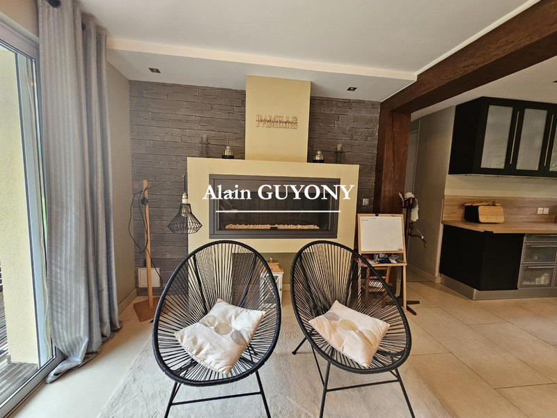 Maison - 95 m² - 5 pièces