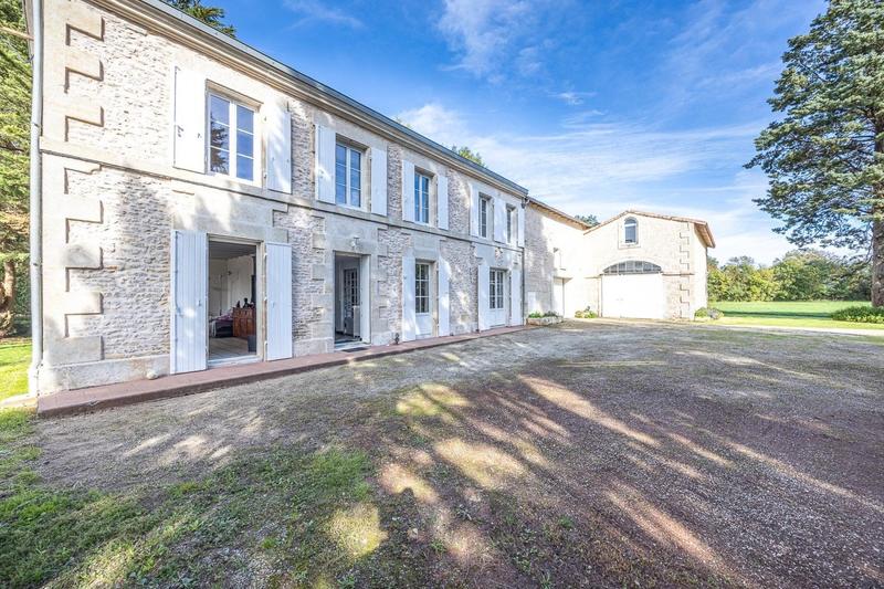 Maison de maîtres - 141 m² - 7 pièces