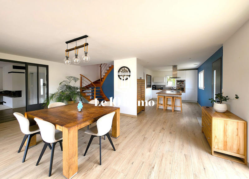 Maison - 180 m² - 7 pièces