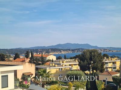 Maison - 137 m² - 5 pièces