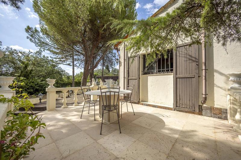 Villa - 371 m² - 8 pièces