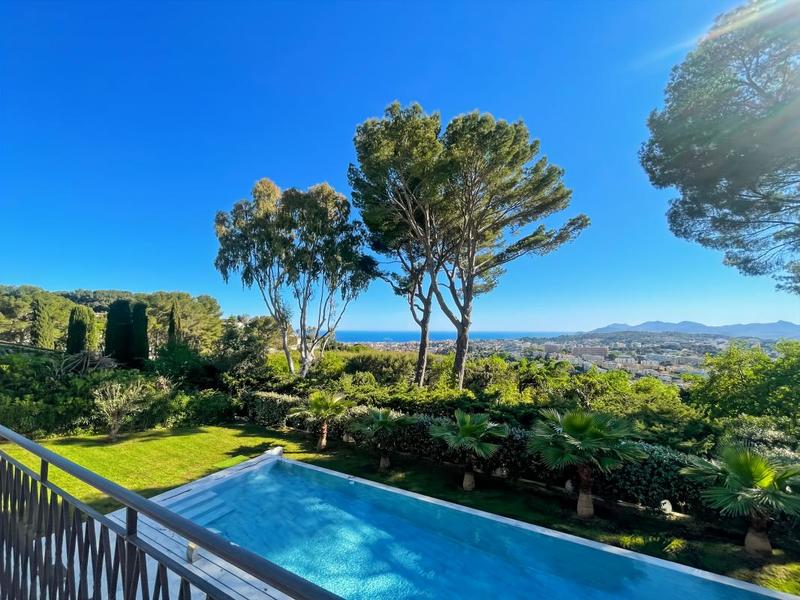 Maison - 372 m² - 7 pièces