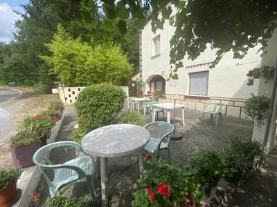 Maison - 334 m² - 13 pièces