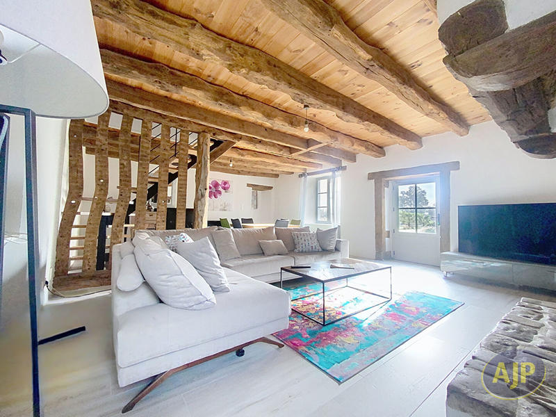 Maison - 215 m² - 8 pièces