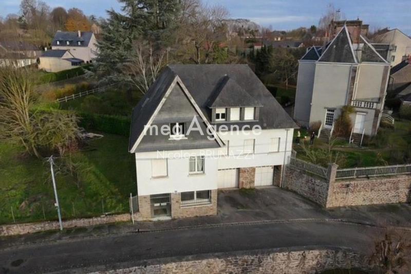 Propriété - 264 m² - 11 pièces