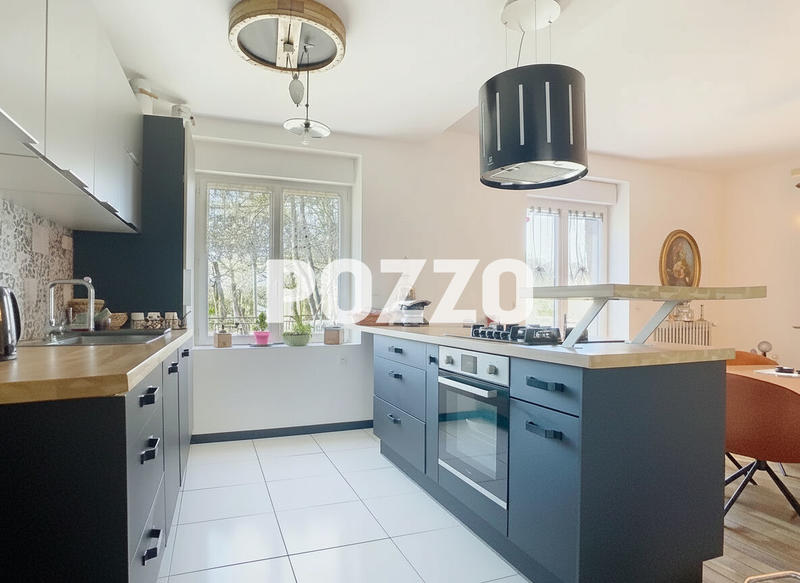Maison - 311 m² - 12 pièces
