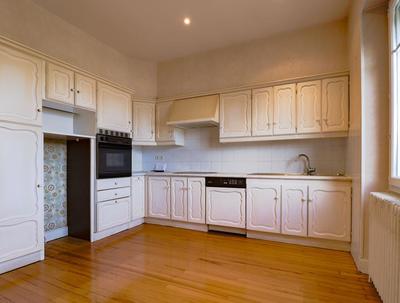 Maison - 241 m² - 9 pièces