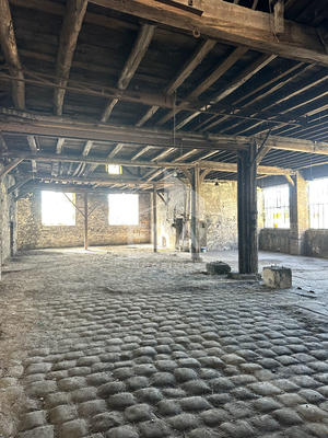 Local d'activité / Entrepôt - 617 m²