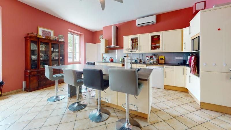 Maison - 307 m² - 8 pièces