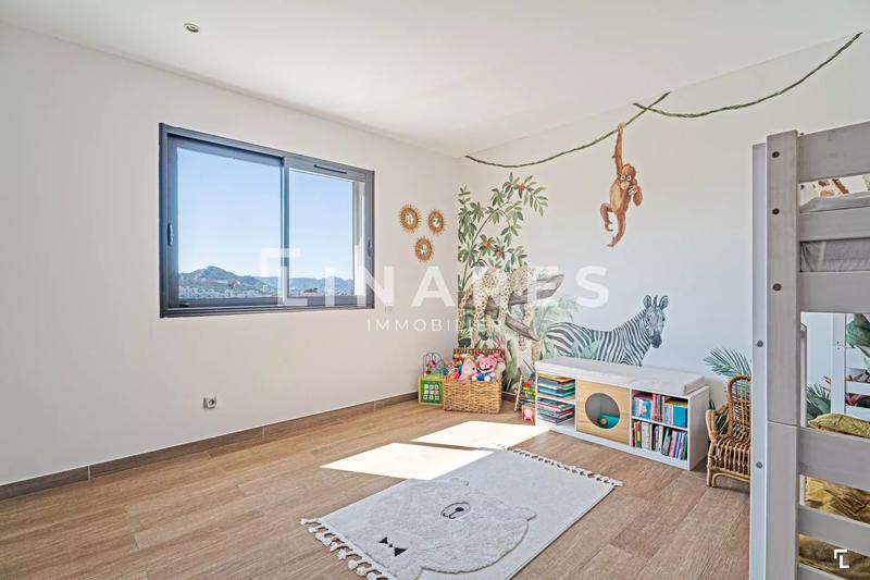 Maison - 192 m² - 7 pièces