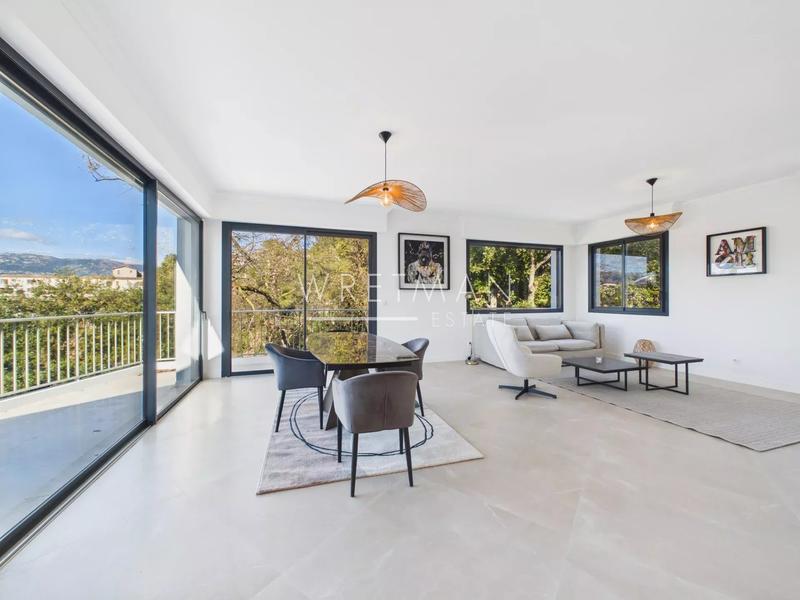 Villa - 212 m² - 6 pièces