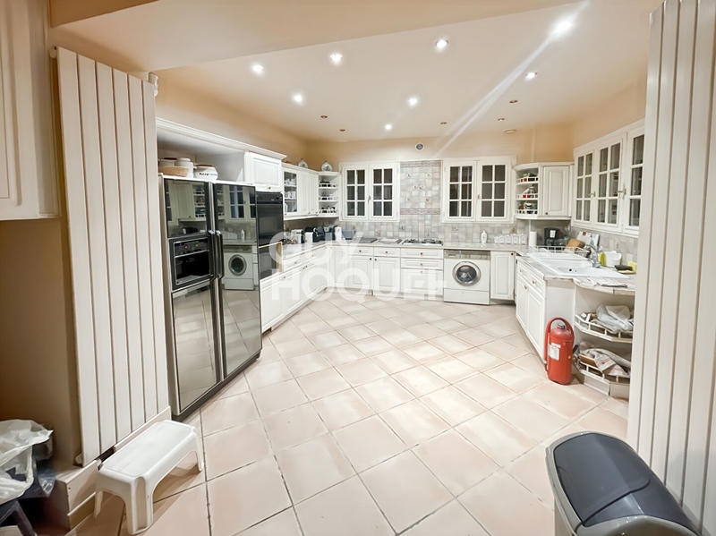 Maison - 311 m² - 13 pièces