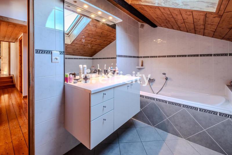 Maison - 170 m² - 6 pièces