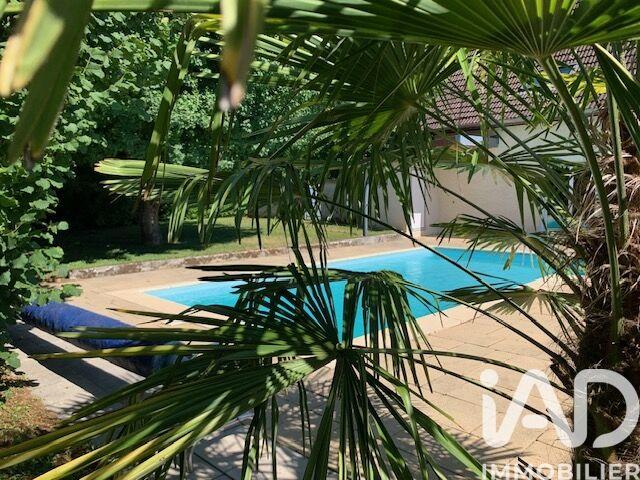 Maison - 180 m² - 9 pièces