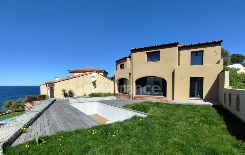 Villa - 228 m² - 8 pièces